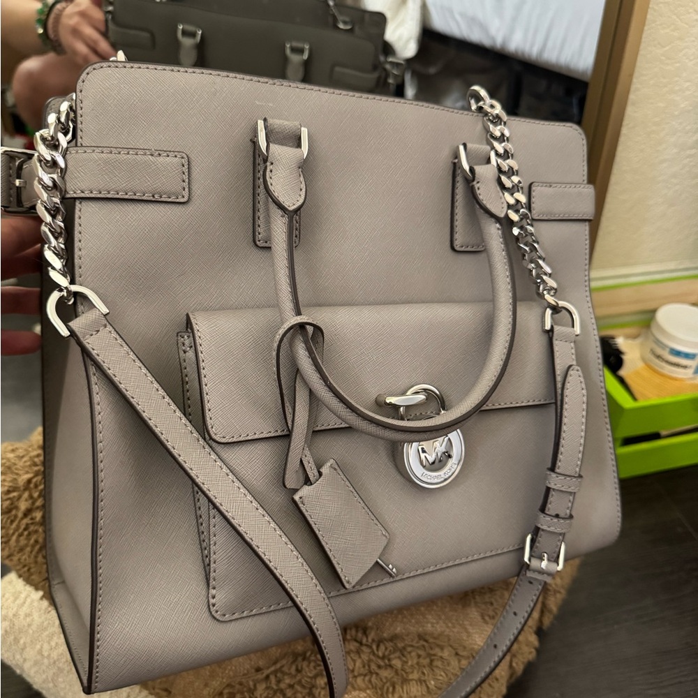 Elegant Gray Handbag